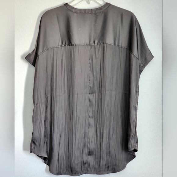 Old Navy Women's Gray Satin Blouse Collarless Lightweight Sz XXL. - Picture 5 of 7